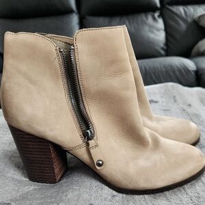 Aldo Size 10 Tan Ankle Boots with Zipper